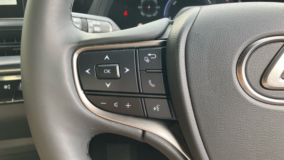 Lexus UX 300h 2.0 Premium 5dr CVT Hybrid Hatchback - Image 34