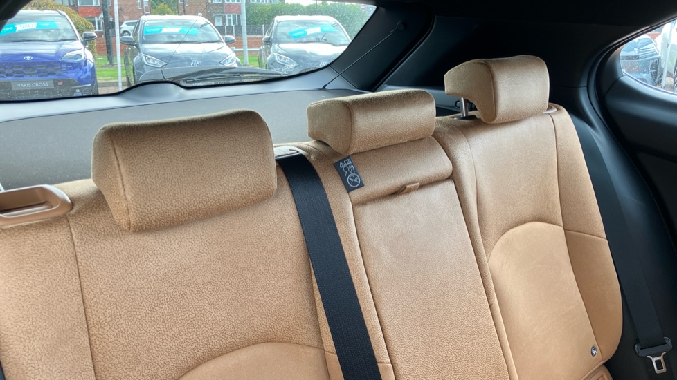 Lexus UX 300h 2.0 Premium 5dr CVT Hybrid Hatchback - Image 35