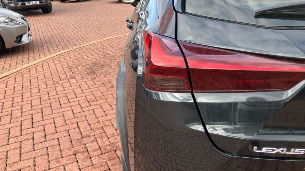 Lexus UX 300h 2.0 Premium 5dr CVT Hybrid Hatchback - Image 36