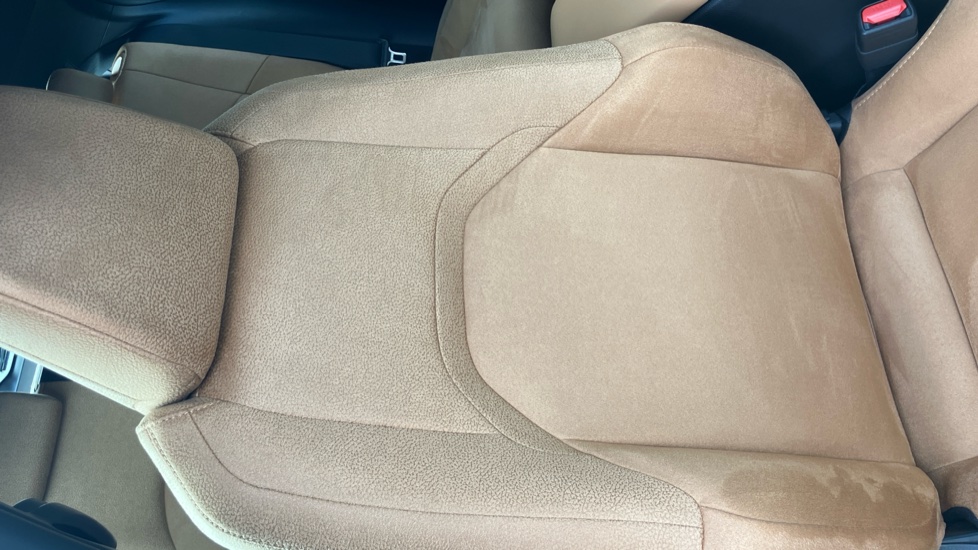 Lexus UX 300h 2.0 Premium 5dr CVT Hybrid Hatchback - Image 56
