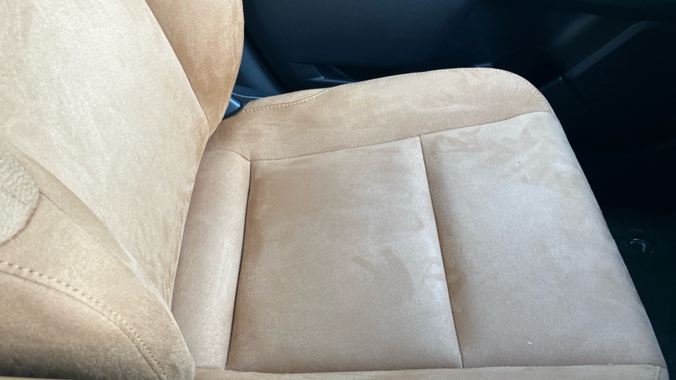 Lexus UX 300h 2.0 Premium 5dr CVT Hybrid Hatchback - Image 57