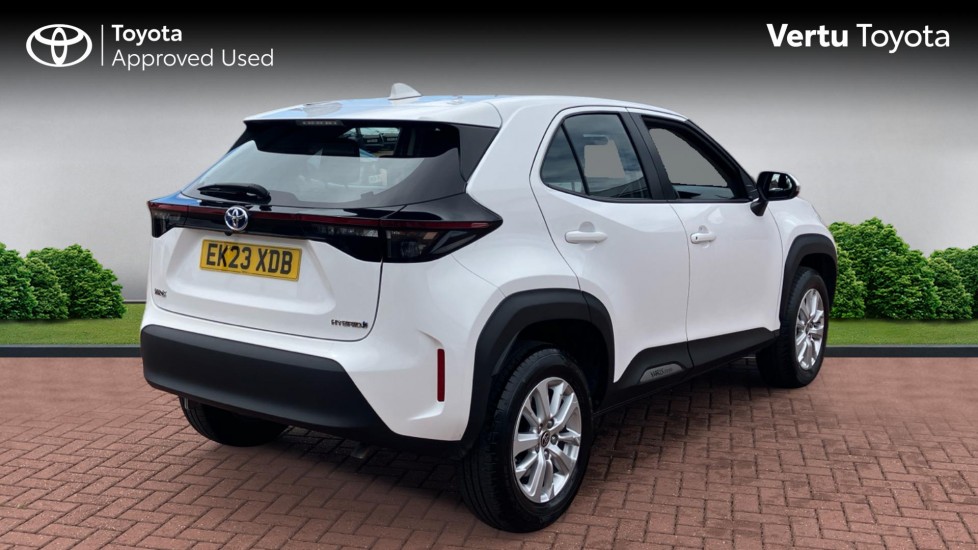 Toyota Yaris Cross 1.5 Hybrid Icon 5dr CVT Hybrid Estate - Image 2