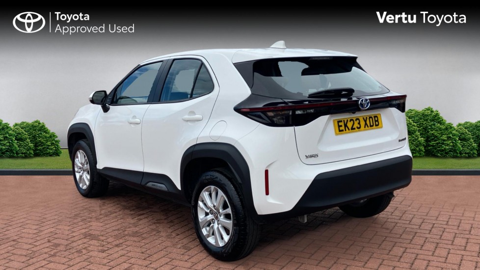 Toyota Yaris Cross 1.5 Hybrid Icon 5dr CVT Hybrid Estate - Image 4