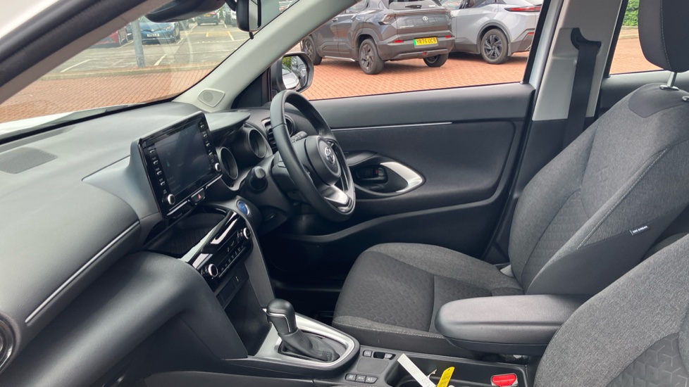 Toyota Yaris Cross 1.5 Hybrid Icon 5dr CVT Hybrid Estate - Image 5