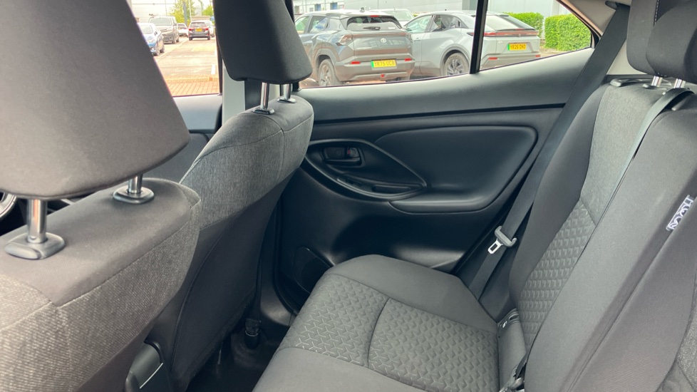 Toyota Yaris Cross 1.5 Hybrid Icon 5dr CVT Hybrid Estate - Image 8