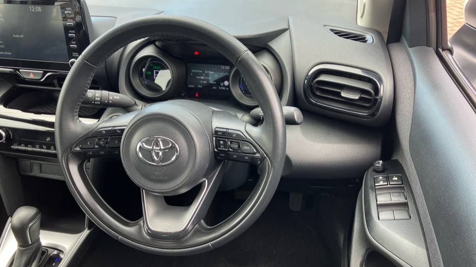 Toyota Yaris Cross 1.5 Hybrid Icon 5dr CVT Hybrid Estate - Image 10