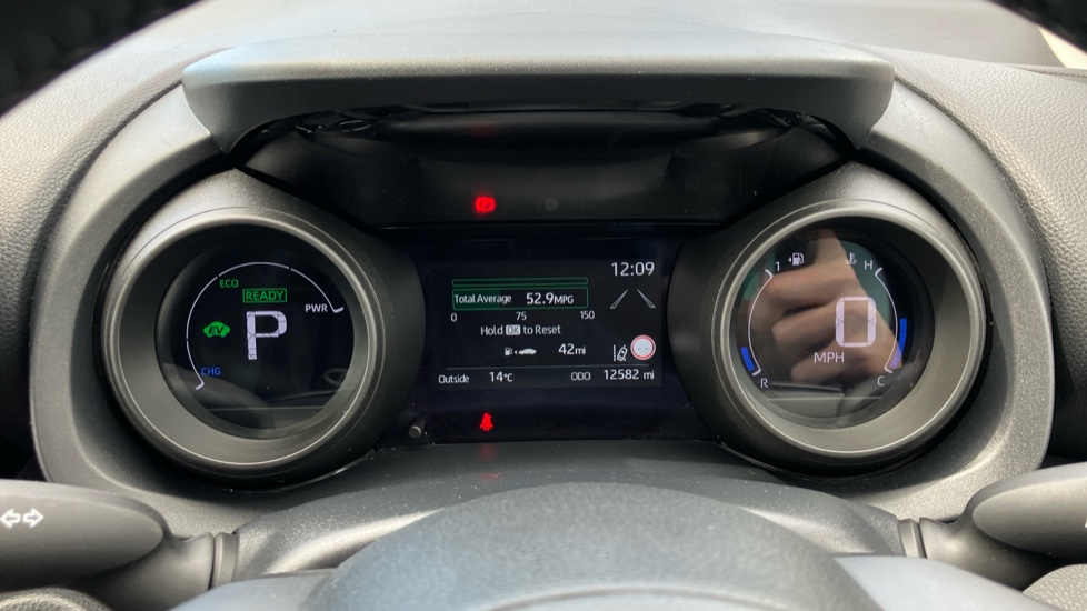 Toyota Yaris Cross 1.5 Hybrid Icon 5dr CVT Hybrid Estate - Image 11