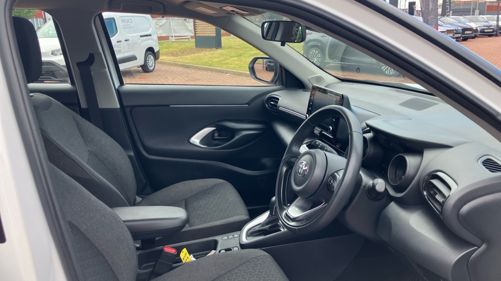 Toyota Yaris Cross 1.5 Hybrid Icon 5dr CVT Hybrid Estate - Image 12