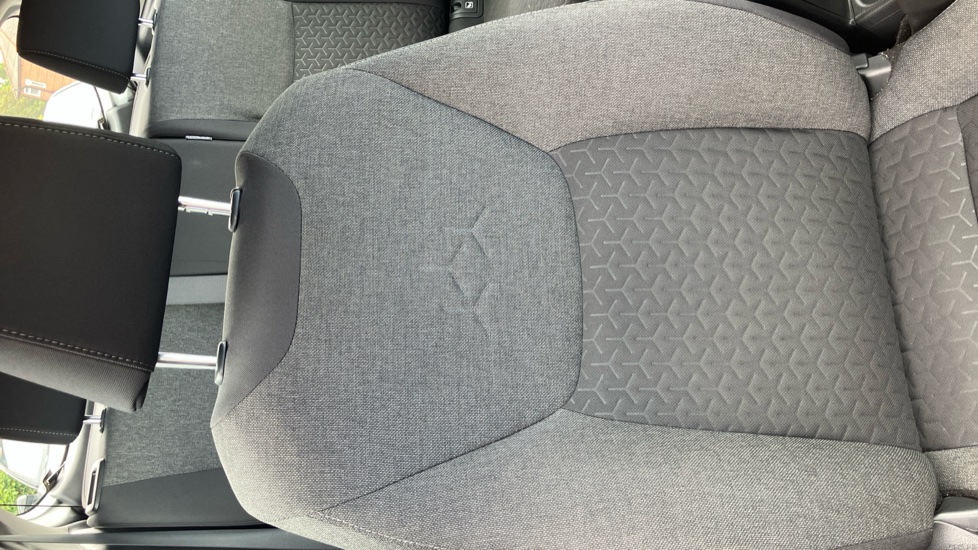 Toyota Yaris Cross 1.5 Hybrid Icon 5dr CVT Hybrid Estate - Image 14
