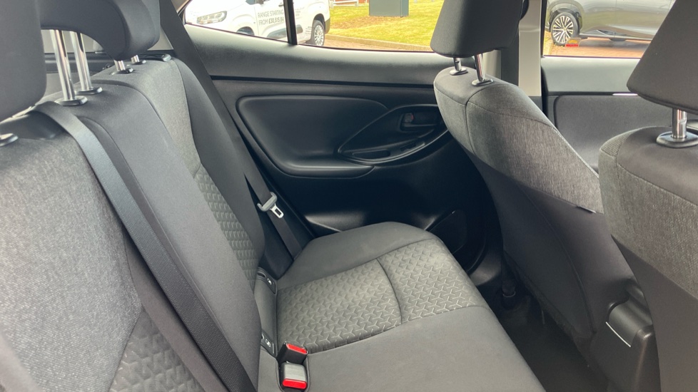 Toyota Yaris Cross 1.5 Hybrid Icon 5dr CVT Hybrid Estate - Image 15