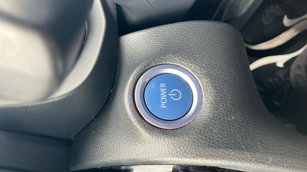 Toyota Yaris Cross 1.5 Hybrid Icon 5dr CVT Hybrid Estate - Image 16