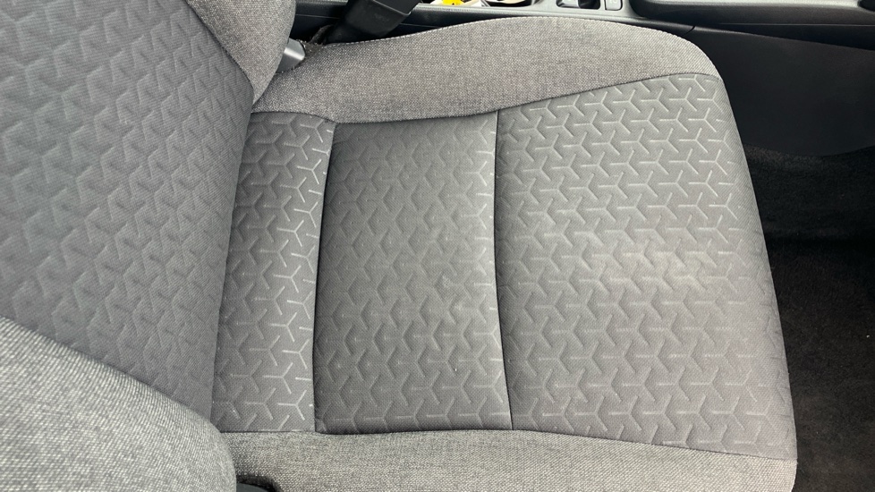Toyota Yaris Cross 1.5 Hybrid Icon 5dr CVT Hybrid Estate - Image 17