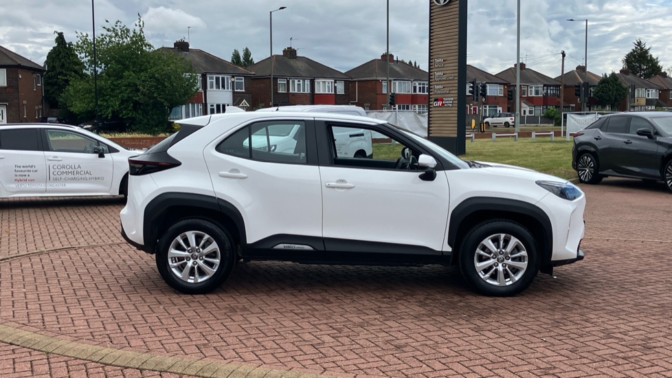 Toyota Yaris Cross 1.5 Hybrid Icon 5dr CVT Hybrid Estate - Image 23