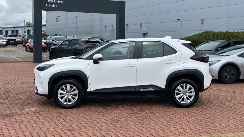 Toyota Yaris Cross 1.5 Hybrid Icon 5dr CVT Hybrid Estate - Image 24