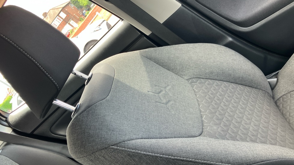 Toyota Yaris Cross 1.5 Hybrid Icon 5dr CVT Hybrid Estate - Image 27