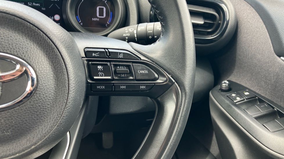 Toyota Yaris Cross 1.5 Hybrid Icon 5dr CVT Hybrid Estate - Image 29