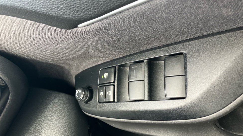 Toyota Yaris Cross 1.5 Hybrid Icon 5dr CVT Hybrid Estate - Image 30
