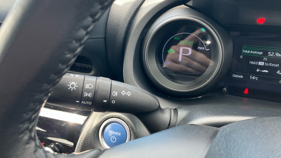 Toyota Yaris Cross 1.5 Hybrid Icon 5dr CVT Hybrid Estate - Image 31