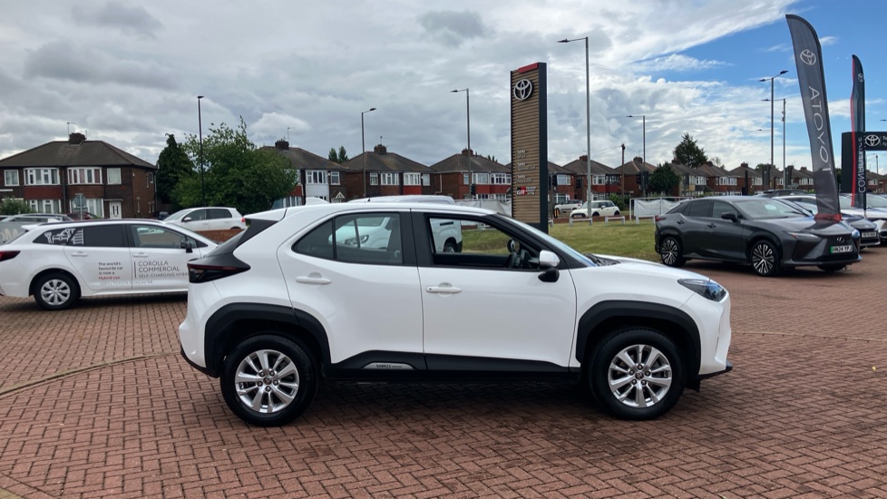 Toyota Yaris Cross 1.5 Hybrid Icon 5dr CVT Hybrid Estate - Image 49