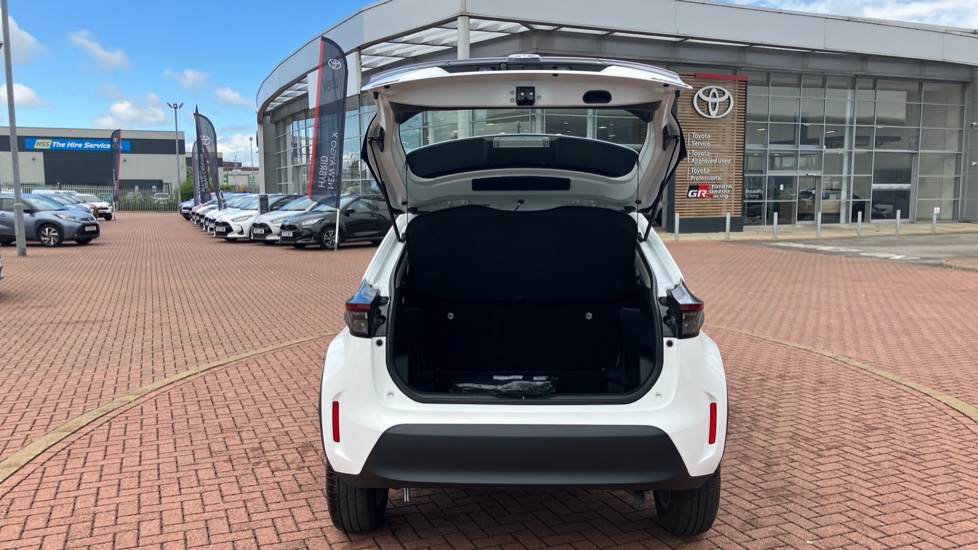 Toyota Yaris Cross 1.5 Hybrid Icon 5dr CVT Hybrid Estate - Image 52