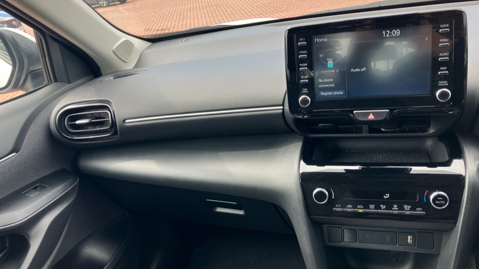 Toyota Yaris Cross 1.5 Hybrid Icon 5dr CVT Hybrid Estate - Image 54