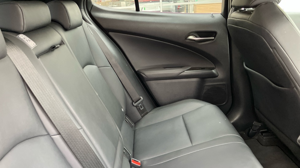 Lexus UX 250h 2.0 5dr CVT [without Nav] Hybrid Hatchback - Image 8