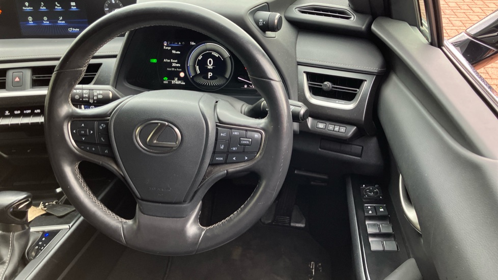 Lexus UX 250h 2.0 5dr CVT [without Nav] Hybrid Hatchback - Image 10