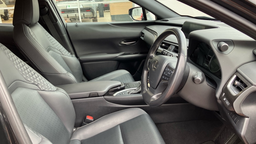 Lexus UX 250h 2.0 5dr CVT [without Nav] Hybrid Hatchback - Image 12
