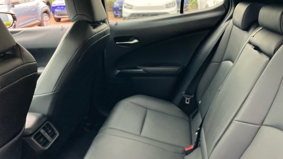 Lexus UX 250h 2.0 5dr CVT [without Nav] Hybrid Hatchback - Image 15