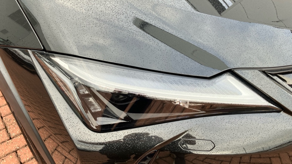 Lexus UX 250h 2.0 5dr CVT [without Nav] Hybrid Hatchback - Image 20