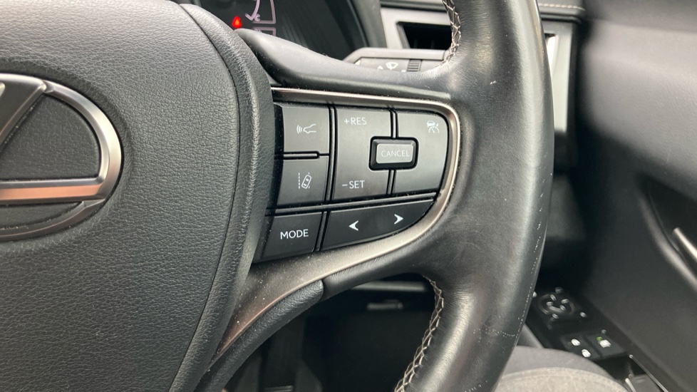 Lexus UX 250h 2.0 5dr CVT [without Nav] Hybrid Hatchback - Image 29
