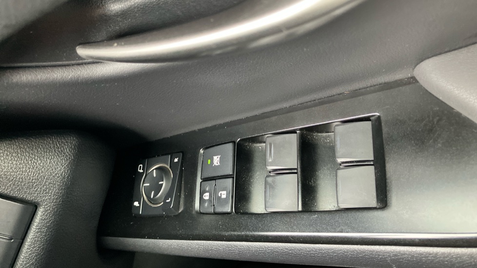 Lexus UX 250h 2.0 5dr CVT [without Nav] Hybrid Hatchback - Image 30