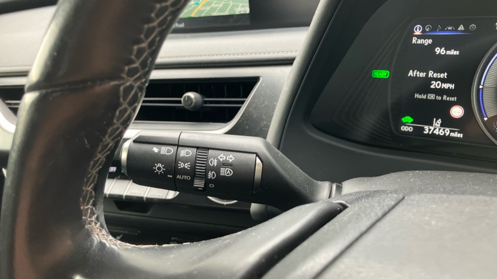 Lexus UX 250h 2.0 5dr CVT [without Nav] Hybrid Hatchback - Image 31