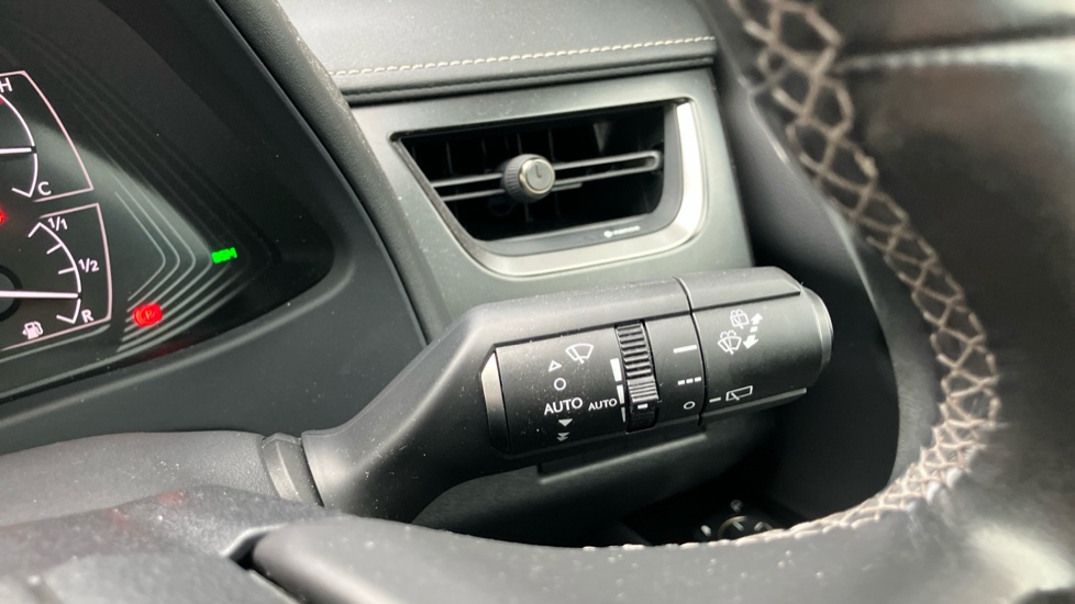 Lexus UX 250h 2.0 5dr CVT [without Nav] Hybrid Hatchback - Image 32