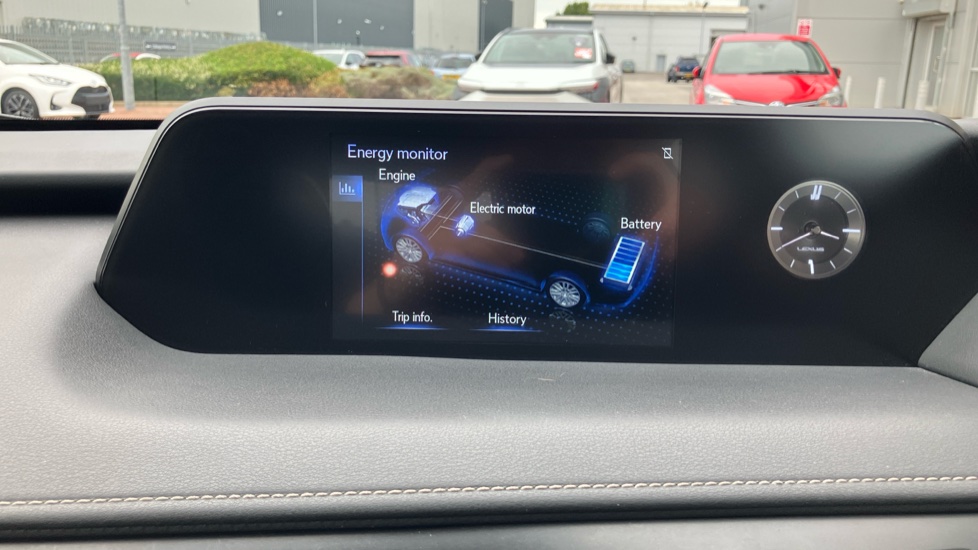 Lexus UX 250h 2.0 5dr CVT [without Nav] Hybrid Hatchback - Image 39