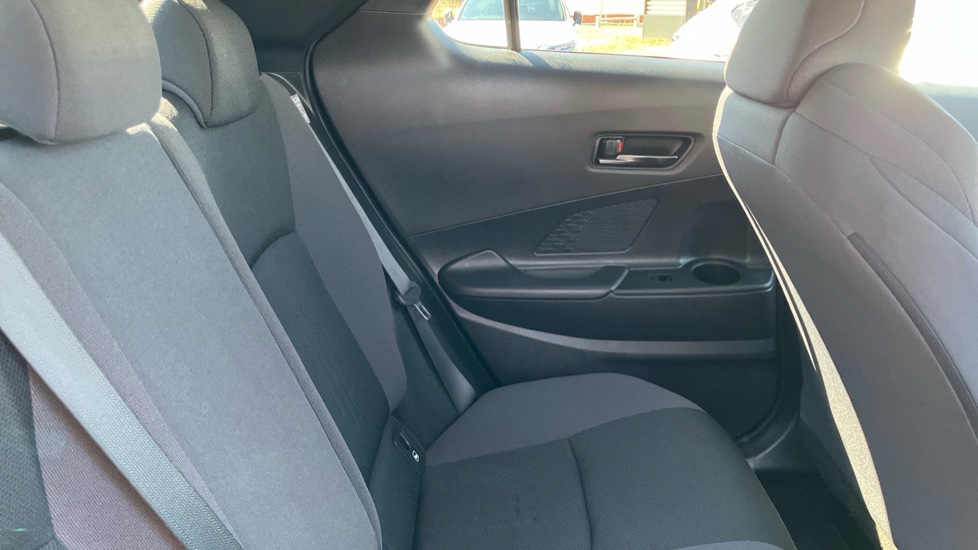 Toyota C-HR 1.8 Hybrid Design 5dr CVT Hybrid Hatchback - Image 8