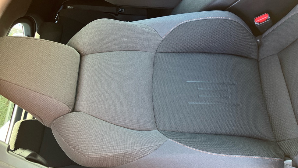 Toyota C-HR 1.8 Hybrid Design 5dr CVT Hybrid Hatchback - Image 14