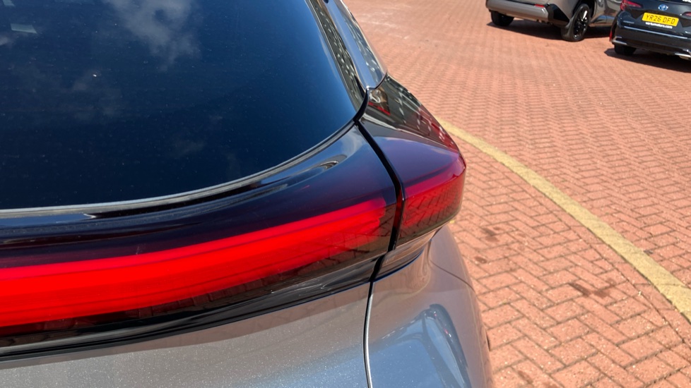 Toyota C-HR 1.8 Hybrid Design 5dr CVT Hybrid Hatchback - Image 21