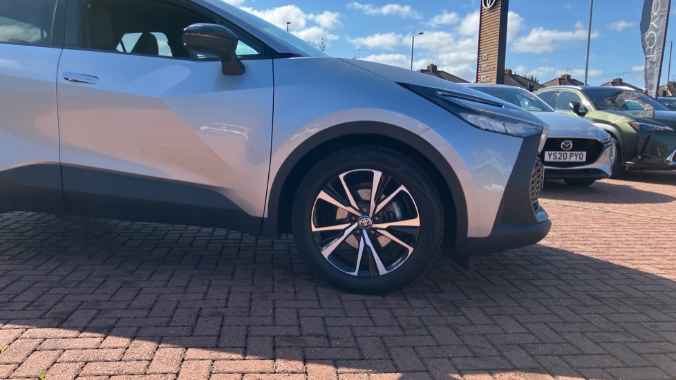 Toyota C-HR 1.8 Hybrid Design 5dr CVT Hybrid Hatchback - Image 25