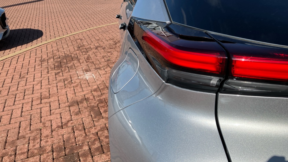 Toyota C-HR 1.8 Hybrid Design 5dr CVT Hybrid Hatchback - Image 36