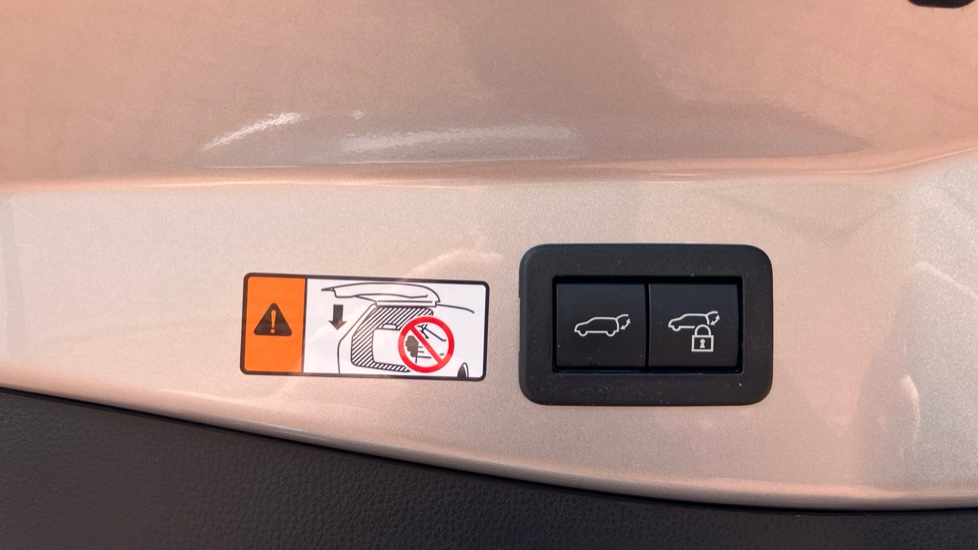 Toyota C-HR 1.8 Hybrid Design 5dr CVT Hybrid Hatchback - Image 49