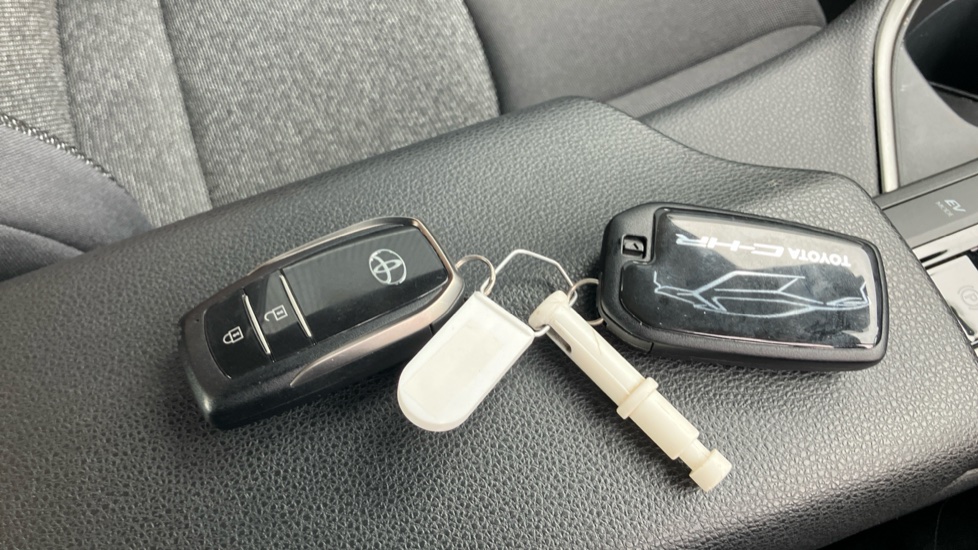 Toyota C-HR 1.8 Hybrid Icon 5dr CVT Hybrid Hatchback - Image 28