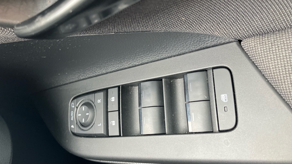 Toyota C-HR 1.8 Hybrid Icon 5dr CVT Hybrid Hatchback - Image 30