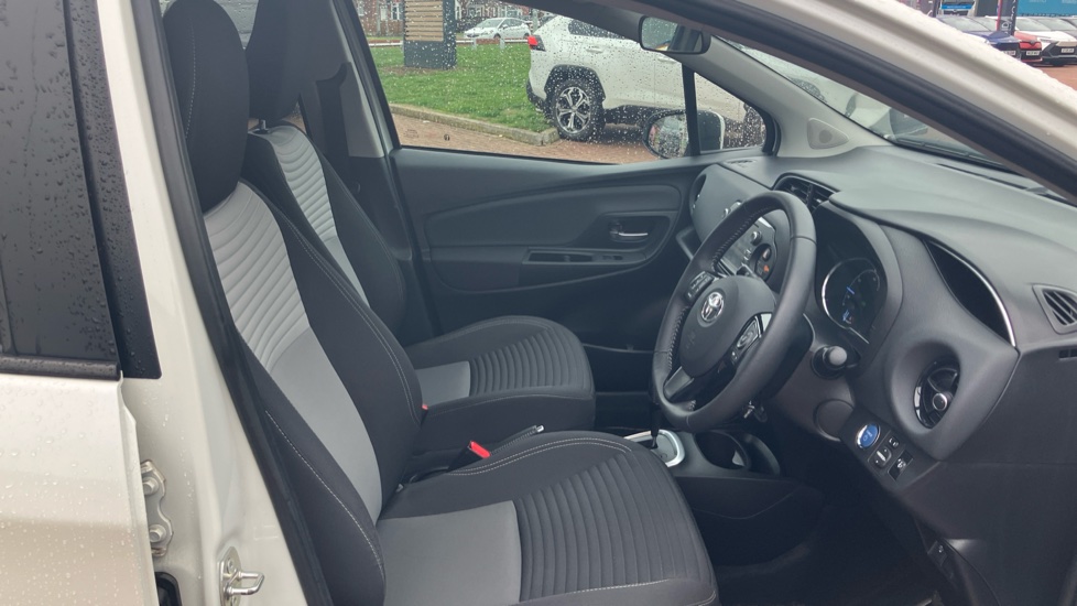 Toyota Yaris 1.5 Hybrid Design 5dr CVT Hybrid Hatchback - Image 12