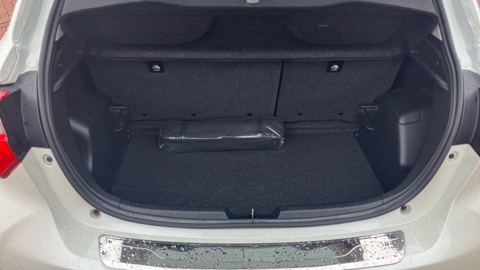 Toyota Yaris 1.5 Hybrid Design 5dr CVT Hybrid Hatchback - Image 13