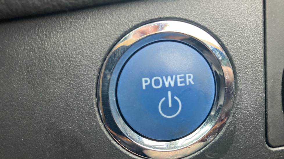 Toyota Yaris 1.5 Hybrid Design 5dr CVT Hybrid Hatchback - Image 16