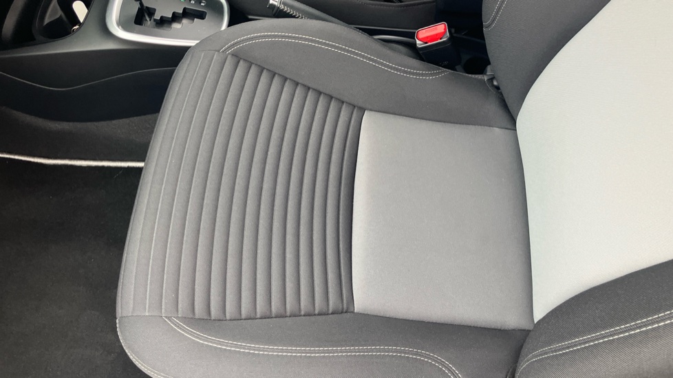 Toyota Yaris 1.5 Hybrid Design 5dr CVT Hybrid Hatchback - Image 17