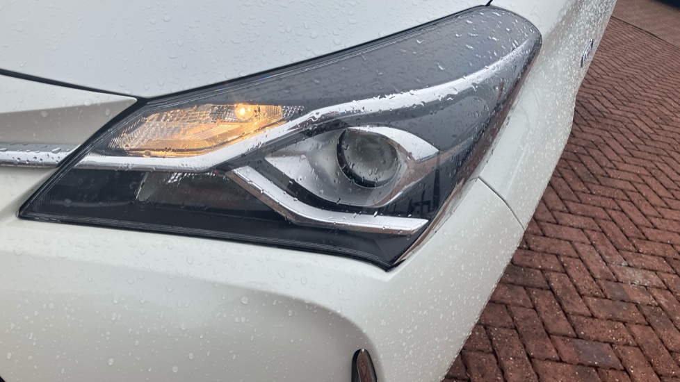 Toyota Yaris 1.5 Hybrid Design 5dr CVT Hybrid Hatchback - Image 20