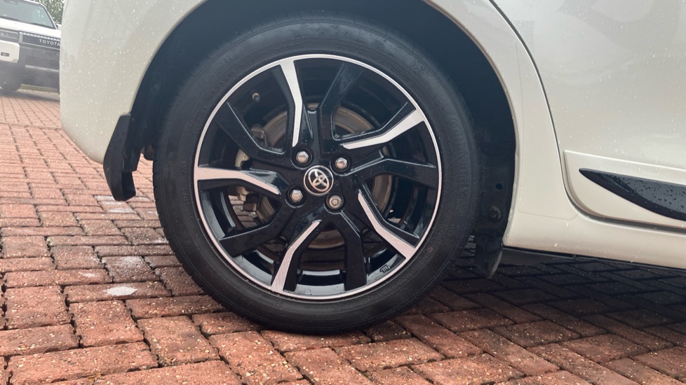 Toyota Yaris 1.5 Hybrid Design 5dr CVT Hybrid Hatchback - Image 25