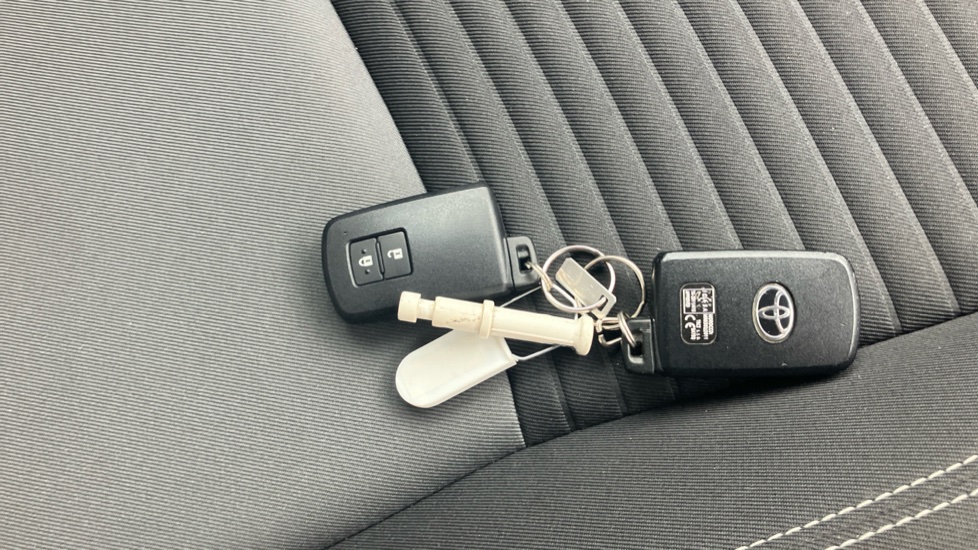Toyota Yaris 1.5 Hybrid Design 5dr CVT Hybrid Hatchback - Image 28